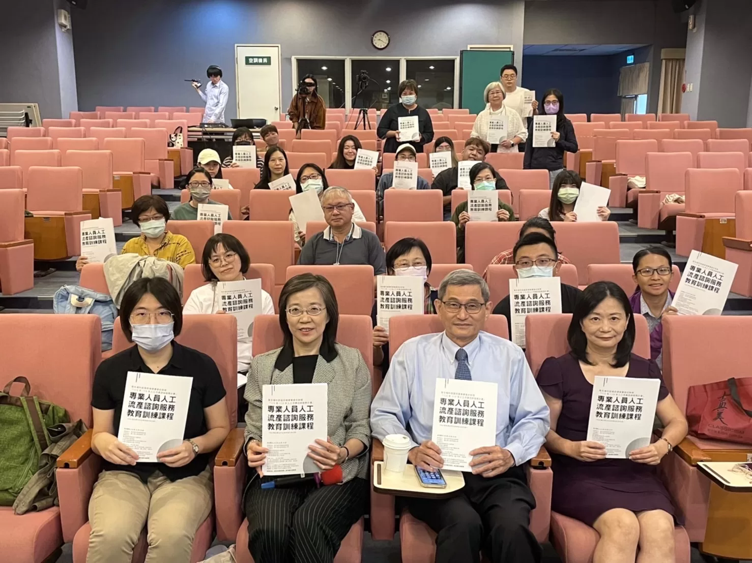 向誰諮詢人工流產照護知識？心理諮商攜手醫護社工合作專訓服務升級！