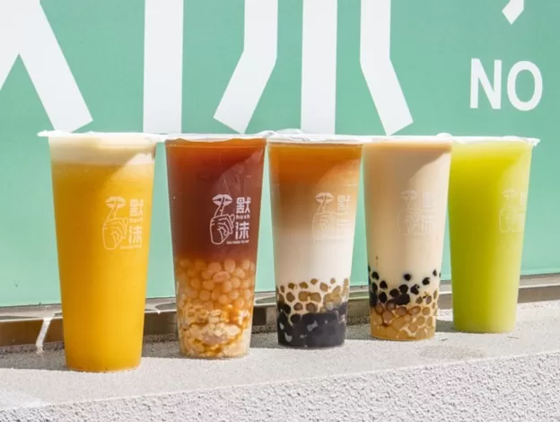 超夯⼈氣飲品！⽔果給滿杯寵粉不⼿軟