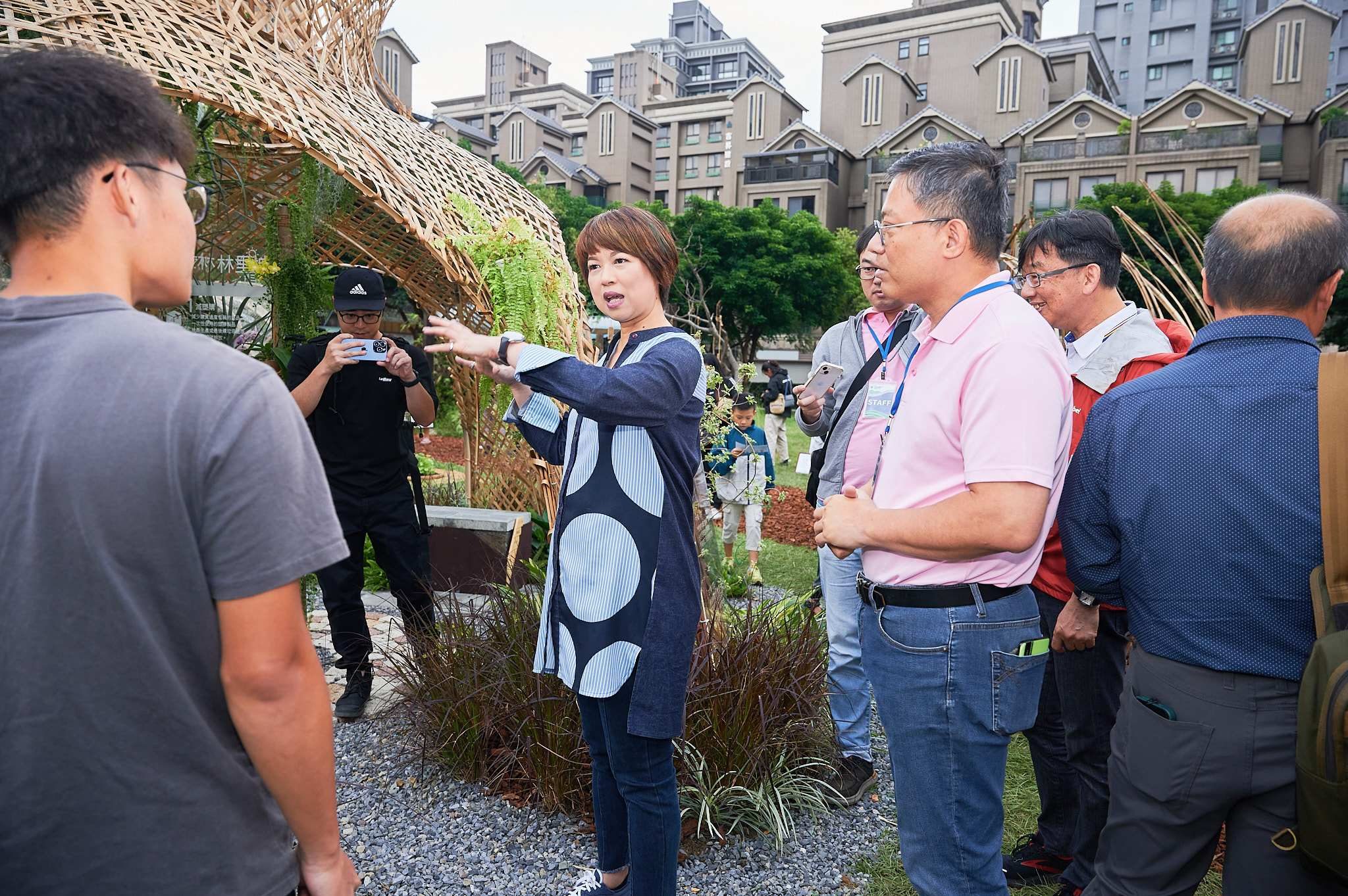 打造柳堤公園永續景觀  屏科大農園生產系作品〈徒步•林里城〉奪冠