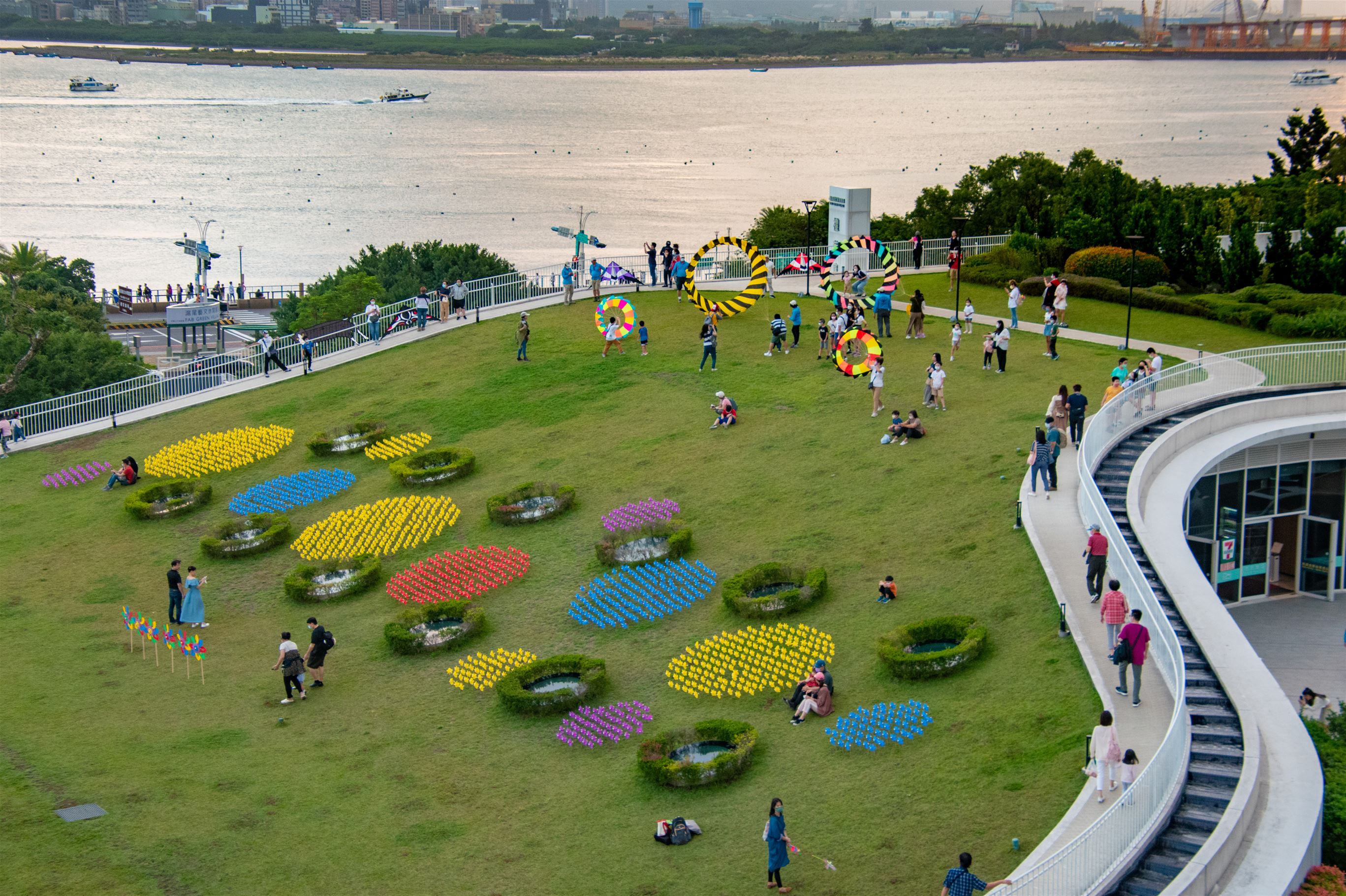 2000支繽紛風車轉起來 《2023風風節 TAMSUI WIND FESTIVAL》12月2日起滬尾藝文休閒園區登場