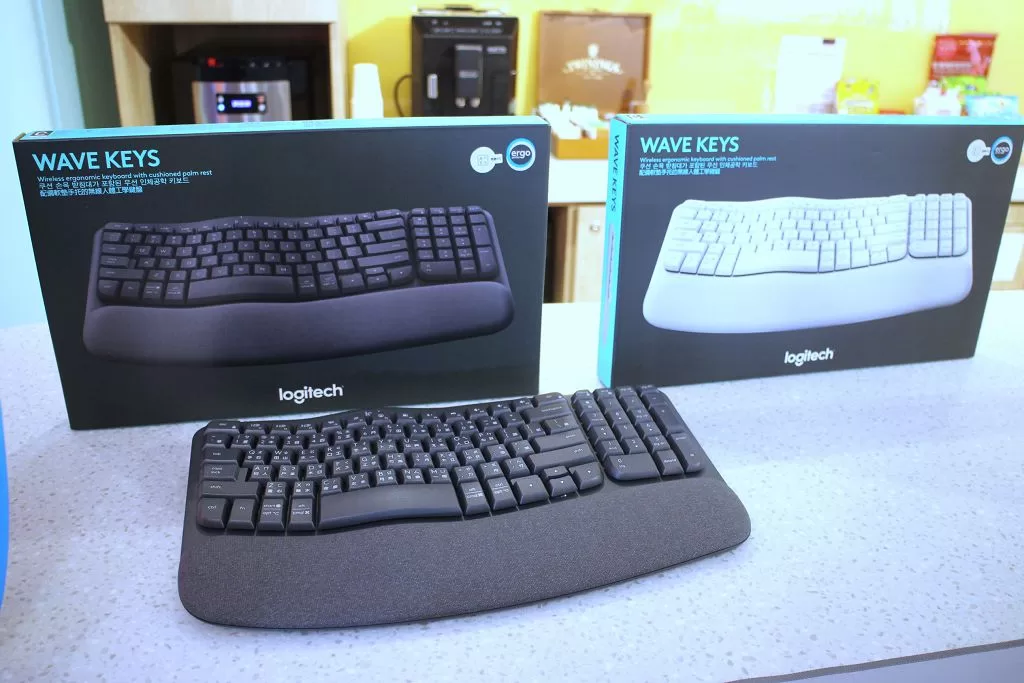 精巧尺寸、波浪外型著重舒適性　羅技發表全新 Wave Keys 人體工學鍵盤