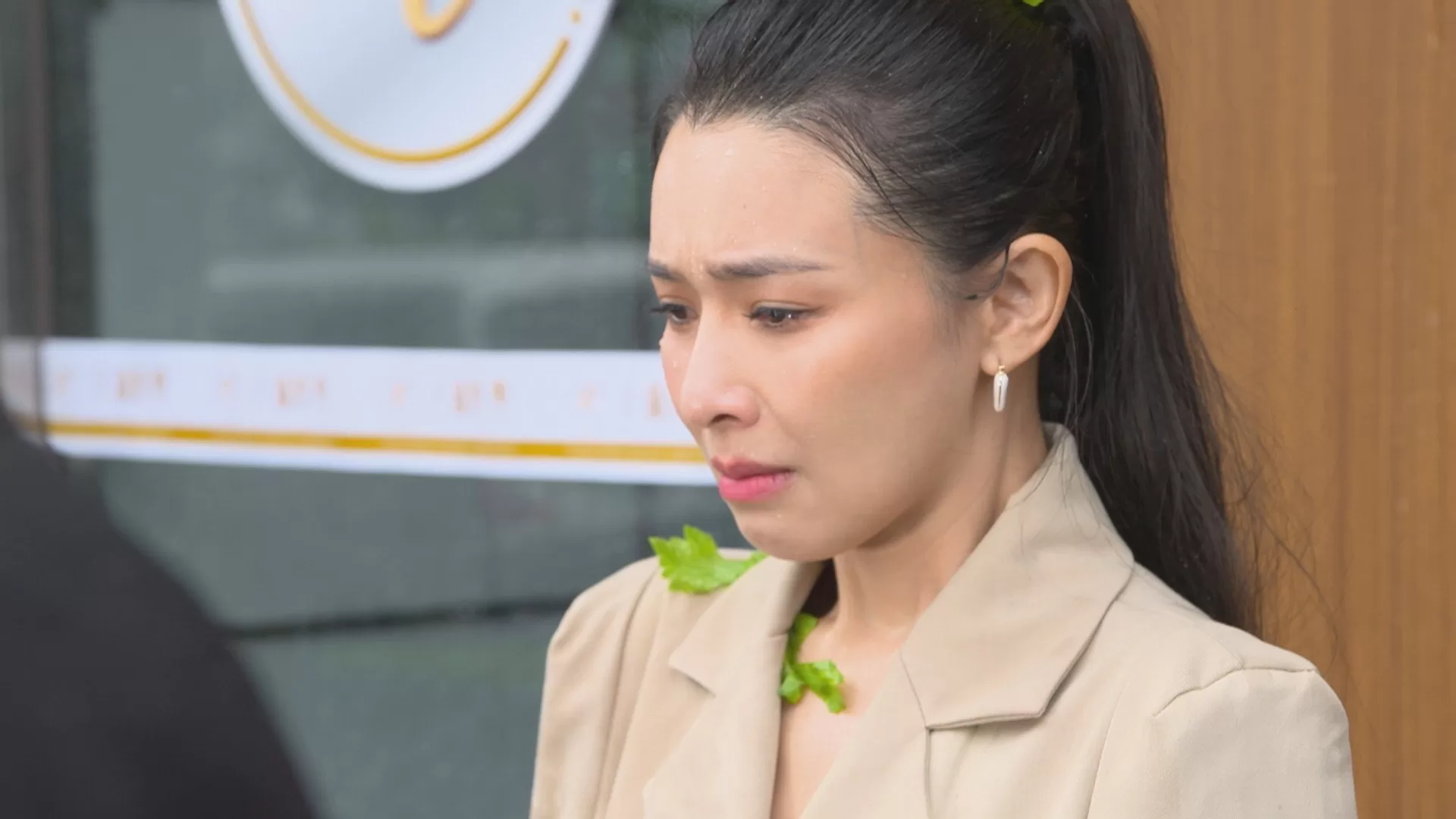 群眾抗議遭水球砸臉　吳婉君臉腫起紅疹