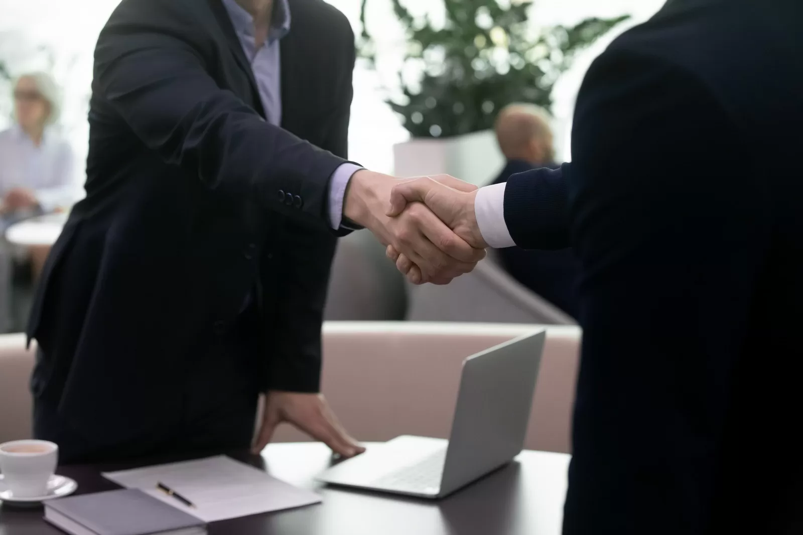 呆帳追討不回！要找徵信社還是討債公司幫忙？