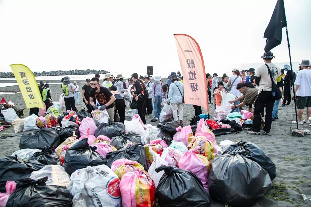 ME30 公益淨灘清出 516 公斤垃圾　品牌創辦人呼籲關注海洋保育共識