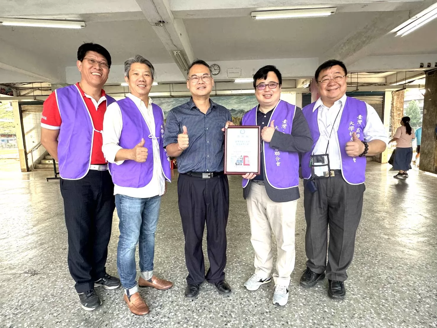 歲末送愛心「雄大會」贈忠孝國中棒球隊加菜金 歲末送愛心「雄大會」贈忠孝國中棒球隊加菜金
