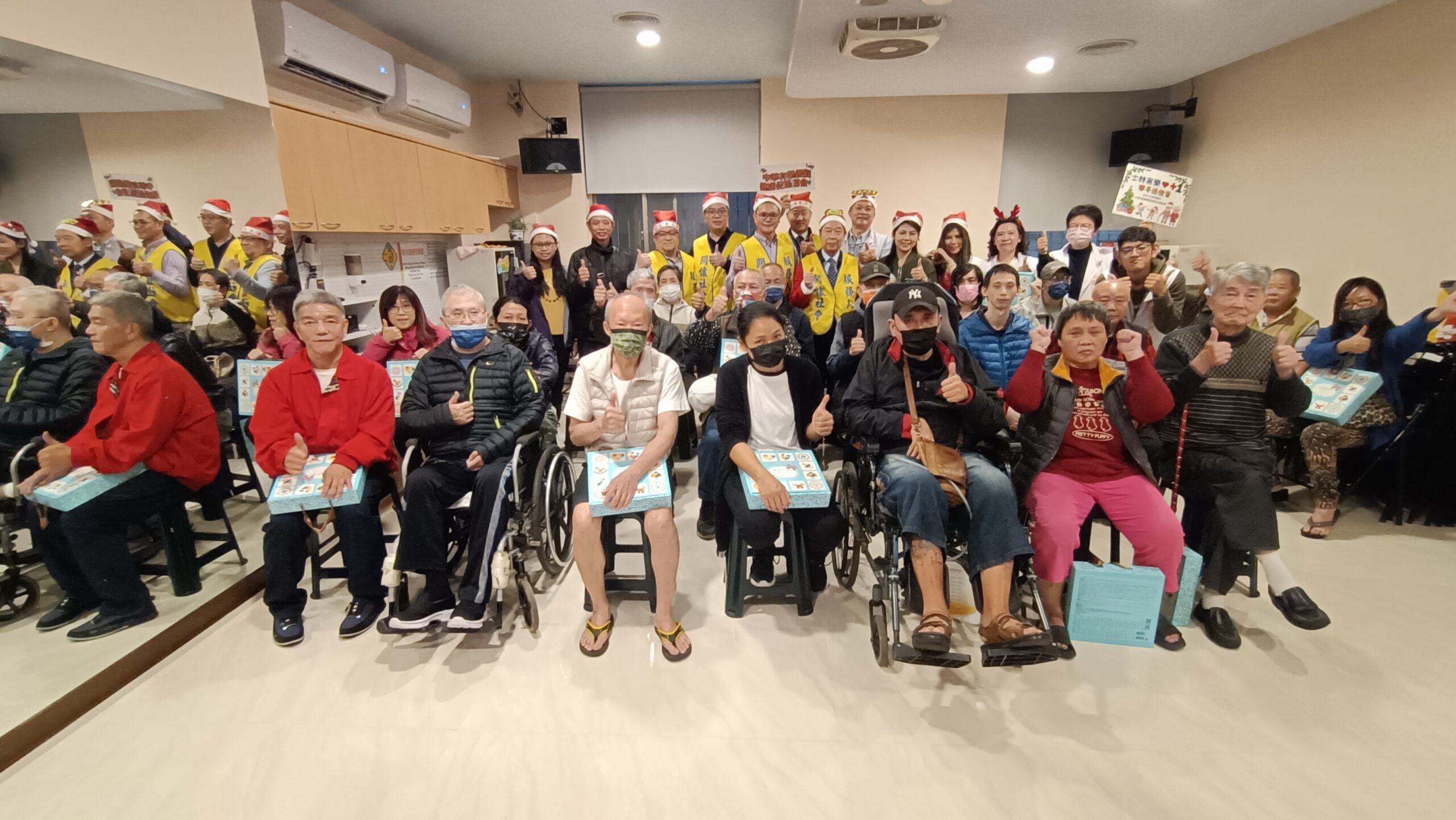 影音/台北士林扶輪社與中華有樂協會寒冬送暖 受助長者、家庭直呼好感謝 影音/台北士林扶輪社與中華有樂協會寒冬送暖 受助長者、家庭直呼好感謝