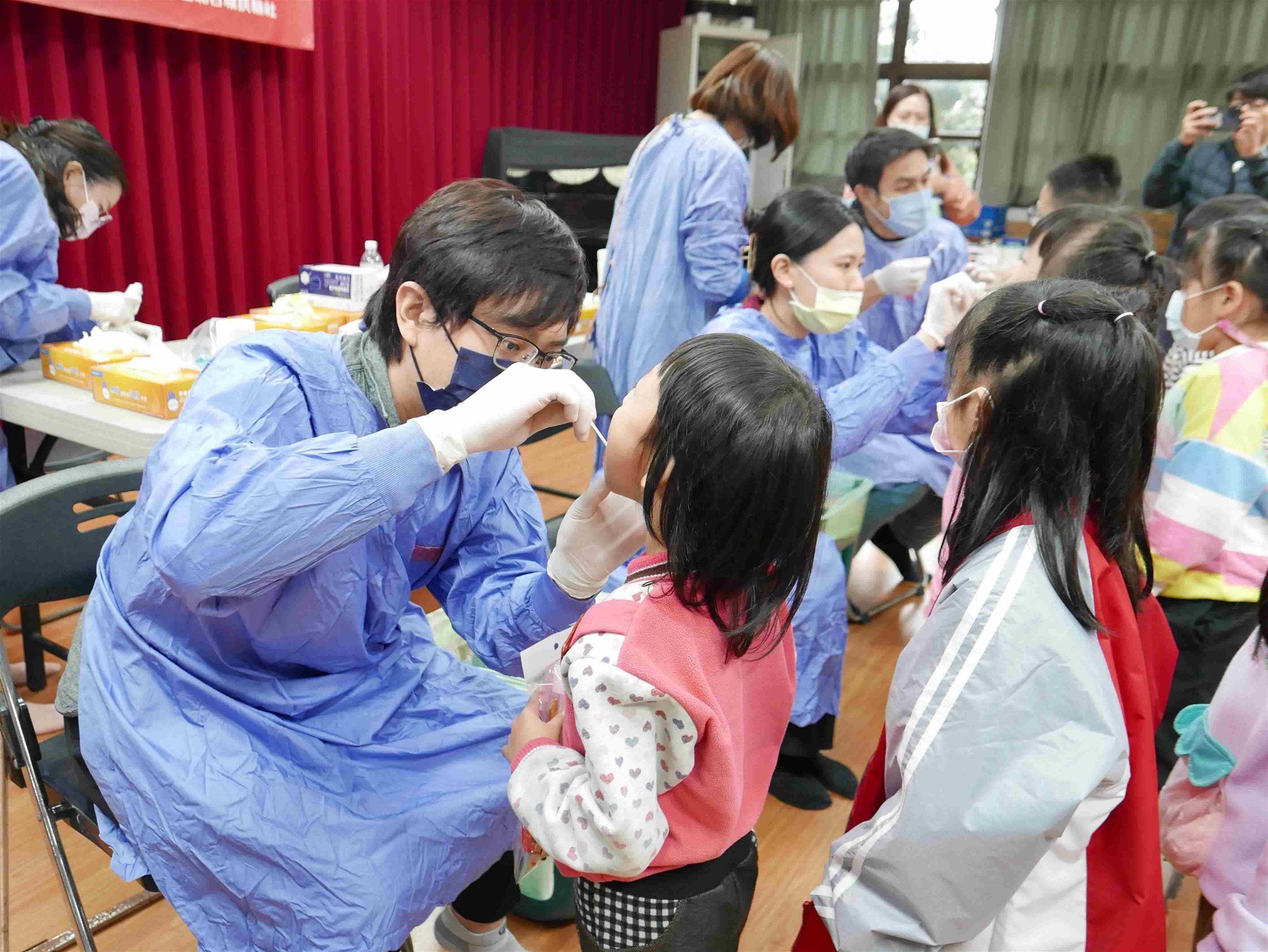 國際扶輪3482地區台北永樂等五個扶輪社偕同3490地區蘇澳扶輪社及臺北市世達慈善愛心會共同為宜蘭馬賽國小學童進行口腔衛教及牙齒塗氟服務