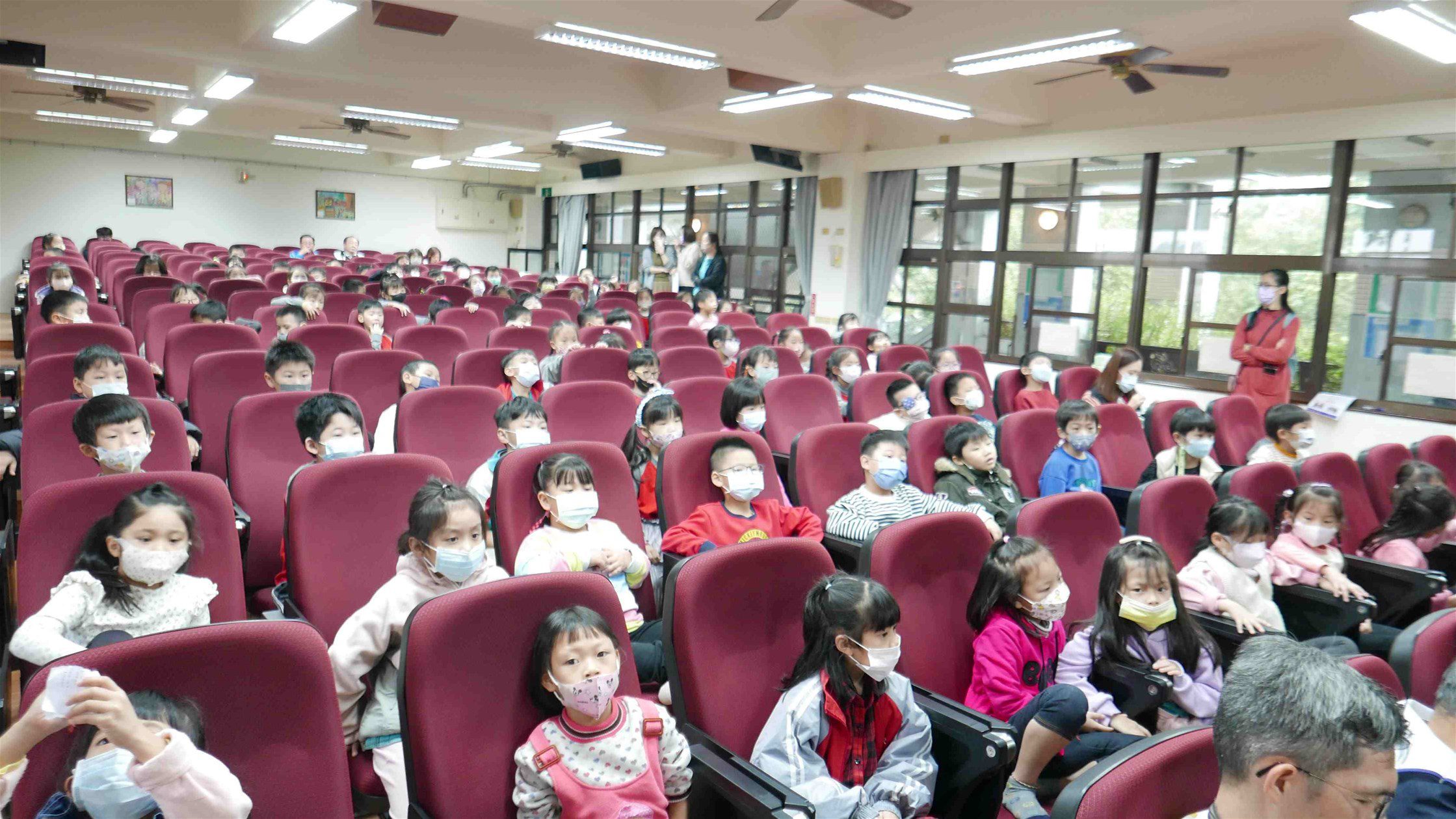 國際扶輪3482地區台北永樂等五個扶輪社偕同3490地區蘇澳扶輪社及臺北市世達慈善愛心會共同為宜蘭馬賽國小學童進行口腔衛教及牙齒塗氟服務