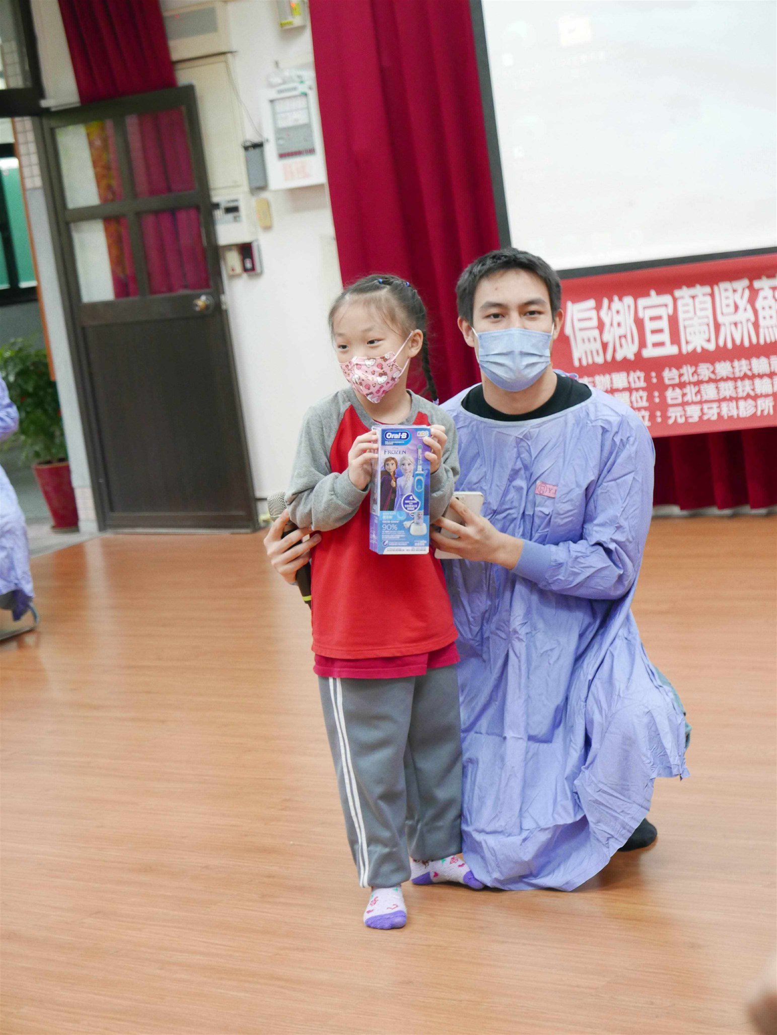 國際扶輪3482地區台北永樂等五個扶輪社偕同3490地區蘇澳扶輪社及臺北市世達慈善愛心會共同為宜蘭馬賽國小學童進行口腔衛教及牙齒塗氟服務
