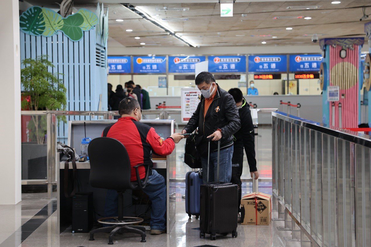 12月25日起，廈門海關放寬小三通旅客攜帶金門高粱酒數量限制