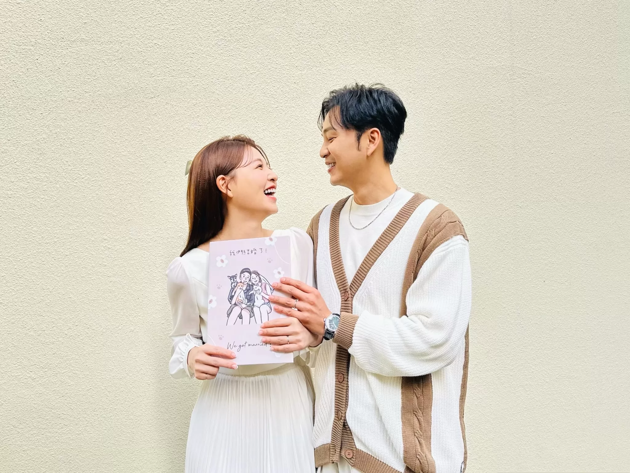 謝京穎、張書偉登記結婚！甜喊「攜手走過世紀」