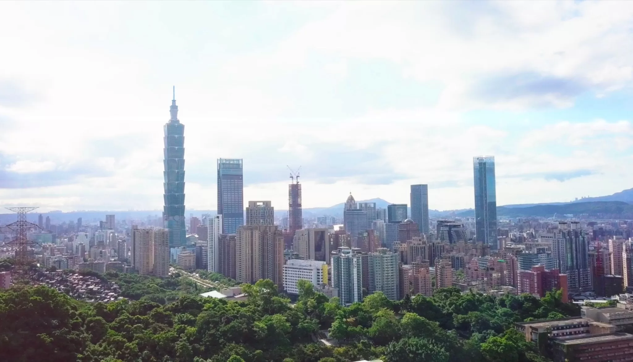房市利空多，為何南港這建案仍能完銷？
