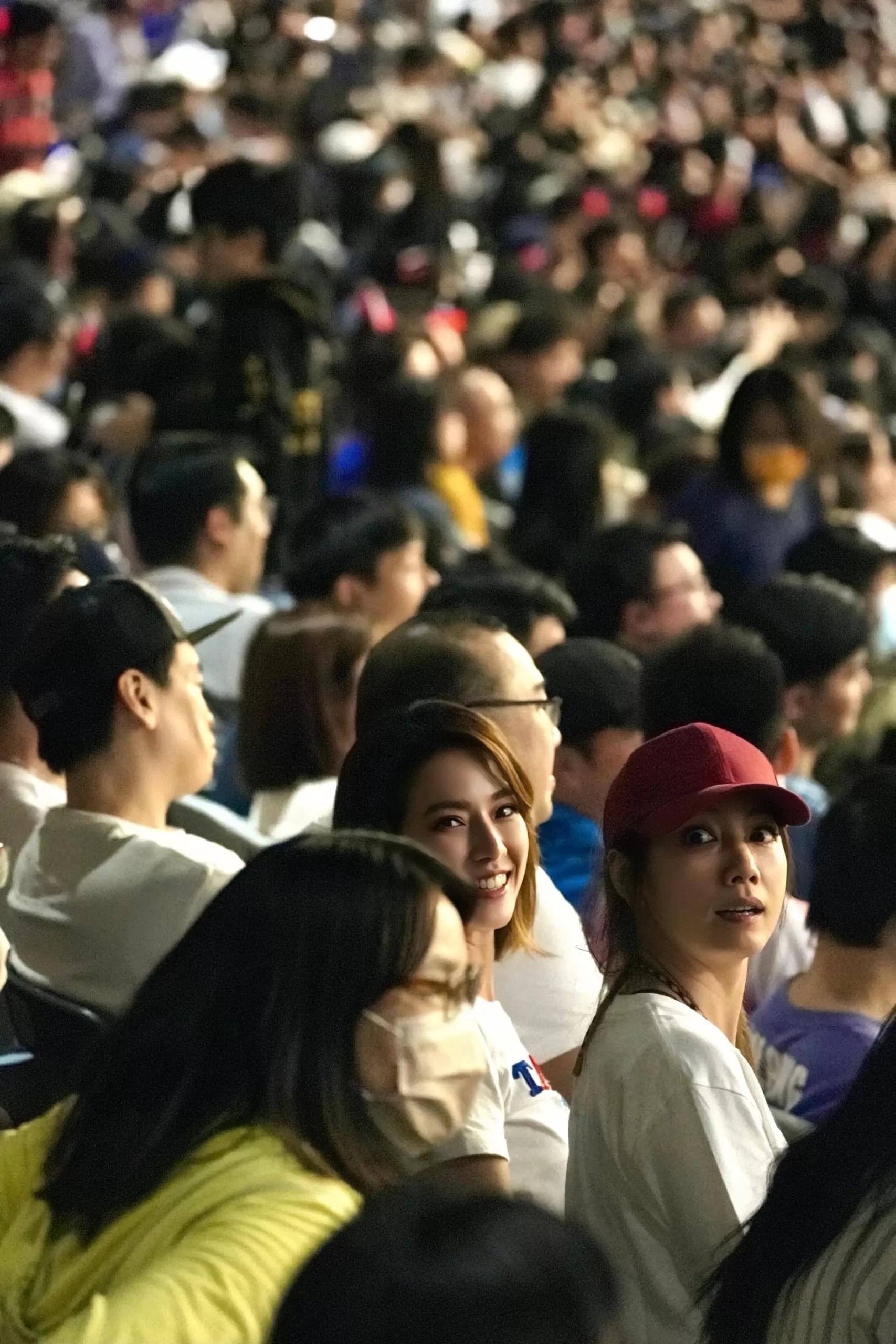 大巨蛋看球賽意外登大螢幕　黃瑄樂喊：比拍戲還開心