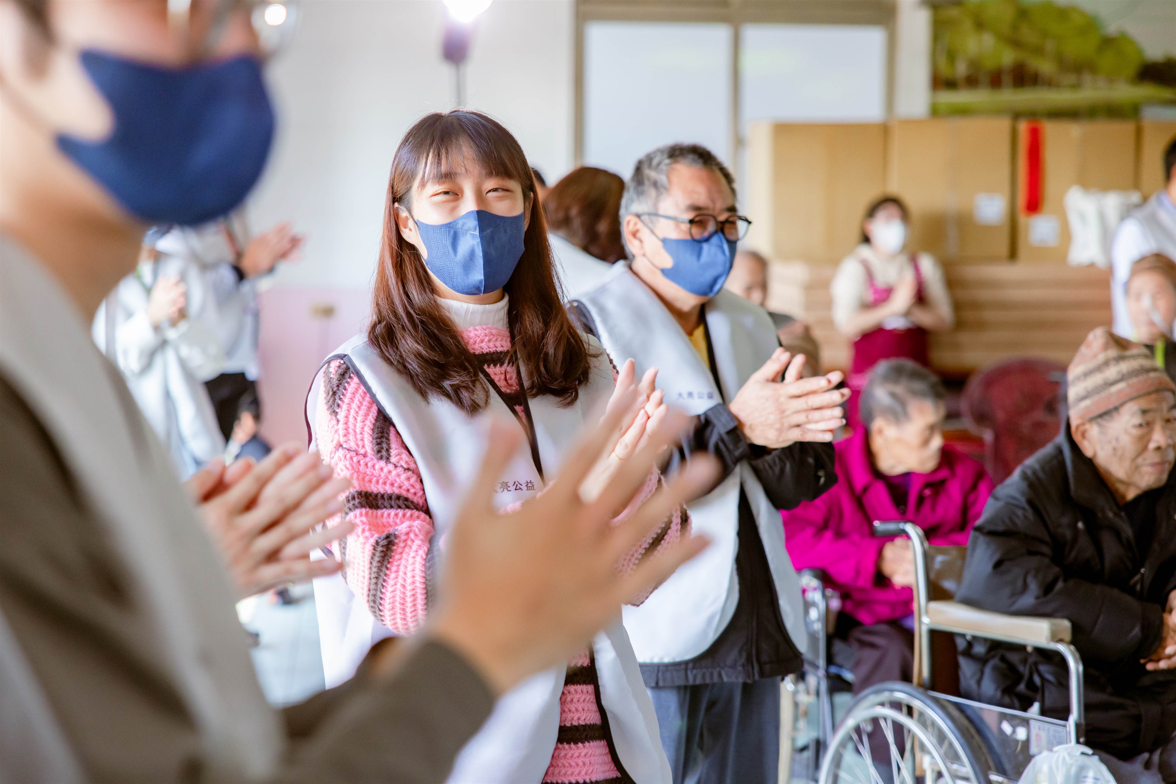 大亮建築志工「亮愛行動」走進桃園龍德長照機構用愛陪伴長者帶動跳