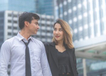 跟男生聊天的4個技巧-讓他對妳上癮、快速脫單！