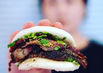 高雄二日遊｜三多商圈旅遊攻略！品嚐異國風味料理，享受高空夜景酒吧