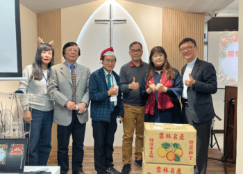 台灣長照醫學會理事長劉伯恩與善心企業人士一起推動台灣農產品產銷發展計劃