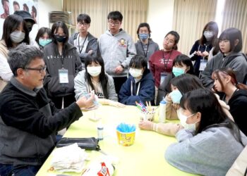 正修冬令營抗寒熱滾滾-–-虛擬角色-玩具公仔炒熱學員心