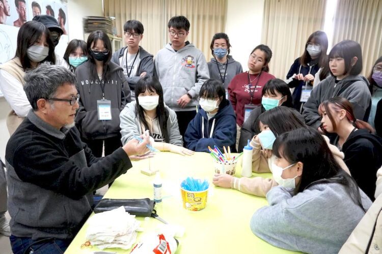 正修冬令營抗寒熱滾滾 - 虛擬角色 玩具公仔炒熱學員心 正修冬令營抗寒熱滾滾-–-虛擬角色-玩具公仔炒熱學員心