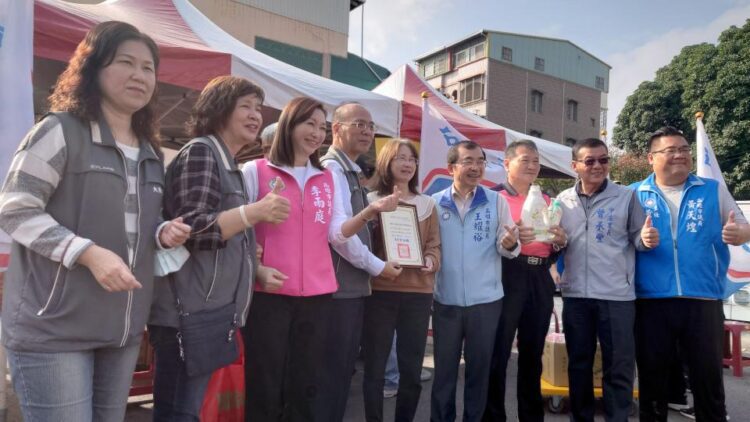 台灣中油公司「愛在大寮」寒冬送暖活動 台灣中油公司「愛在大寮」寒冬送暖活動