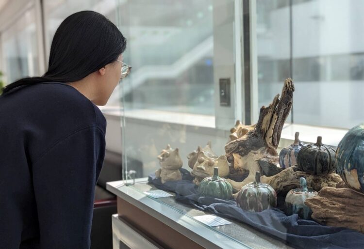 中市府藝術廊道展出姚進中師生陶藝-逾80件作品展