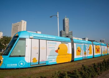 黃色小鴨10年後重返-見證高雄高雄港愛河蛻變