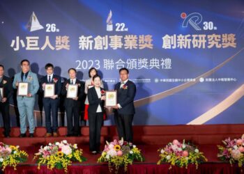 新創科技公司老闆是ptt名人-十里坡劍神榮獲創新研究獎