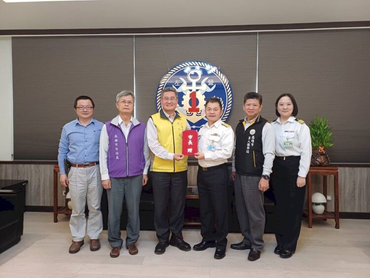 高雄市政府春節敬軍慰勞活動-祝賀海軍弟兄姐妹們佳節愉快 高雄市政府春節敬軍慰勞活動-祝賀海軍弟兄姐妹們佳節愉快