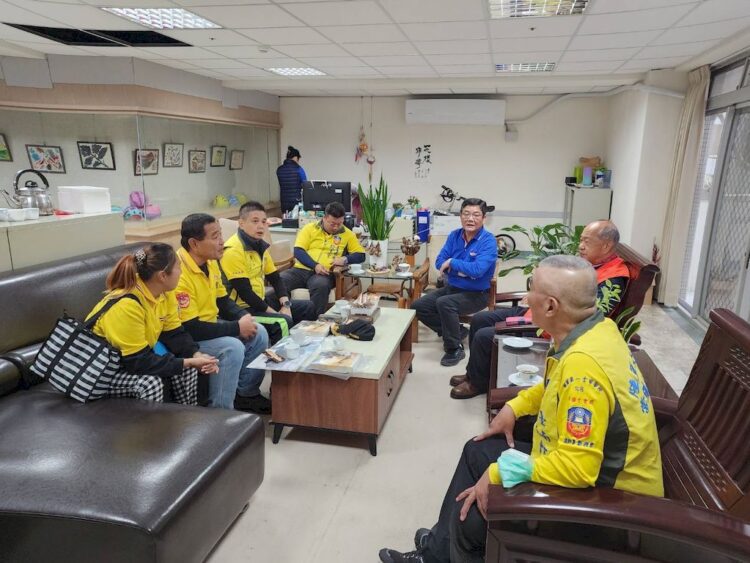 《向榮民致敬》臺南市陸軍專科學校常備士官班校友會於「佳里榮譽國民之家」義剪