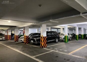 雙車位離電梯太遠！鄰妻狠譙「瞎了眼嫁給你」　對話內容全被聽見：他是對的