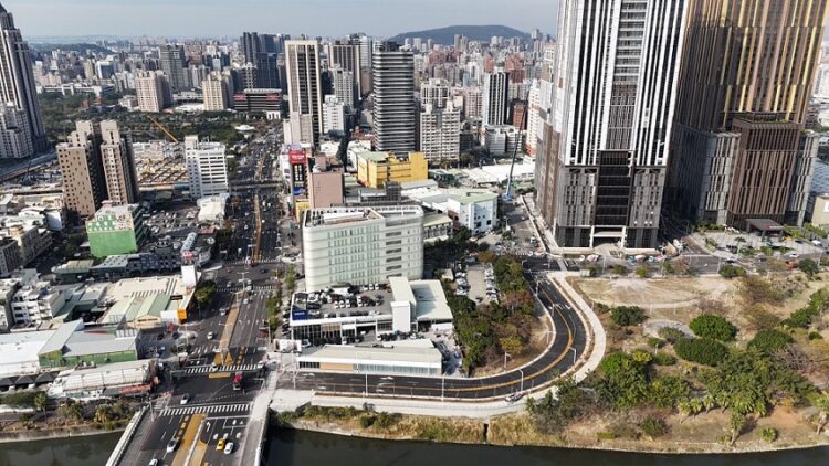 紓解大順商區塞車 龍德橋開放通行 紓解大順商區塞車-龍德橋開放通行