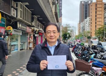 花15年背房貸　管中閔喜po「清償證明」喊：老驥仍須努力