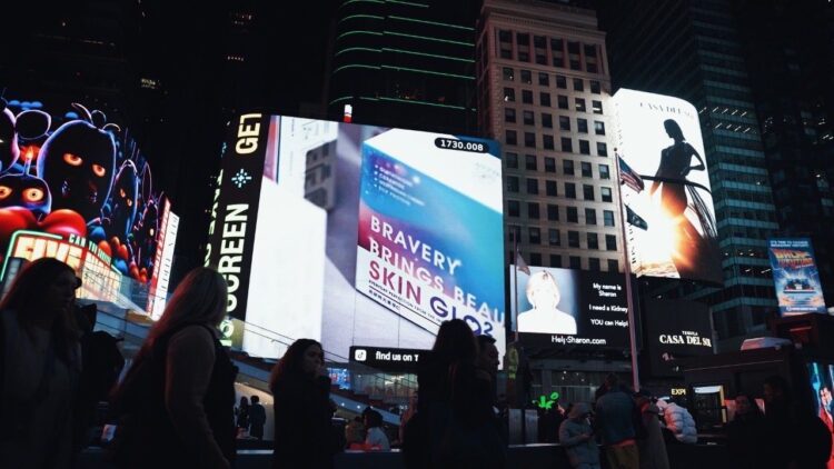 台灣之光！老牌代工生技公司二代轉型  登上紐約時代廣場大屏幕