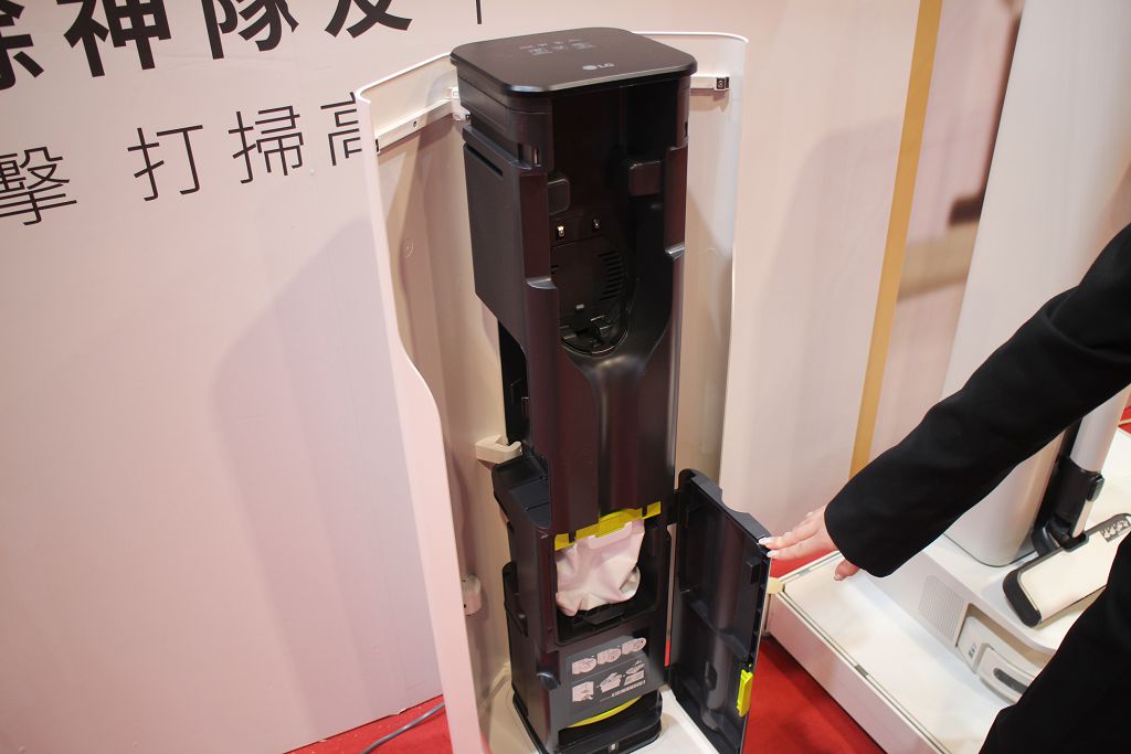濕拖機器人與無線吸塵器二合一　LG 清空塔全球首發在台灣