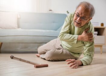 自以為身體健康卻一跌不起？三指標自我檢測骨鬆！