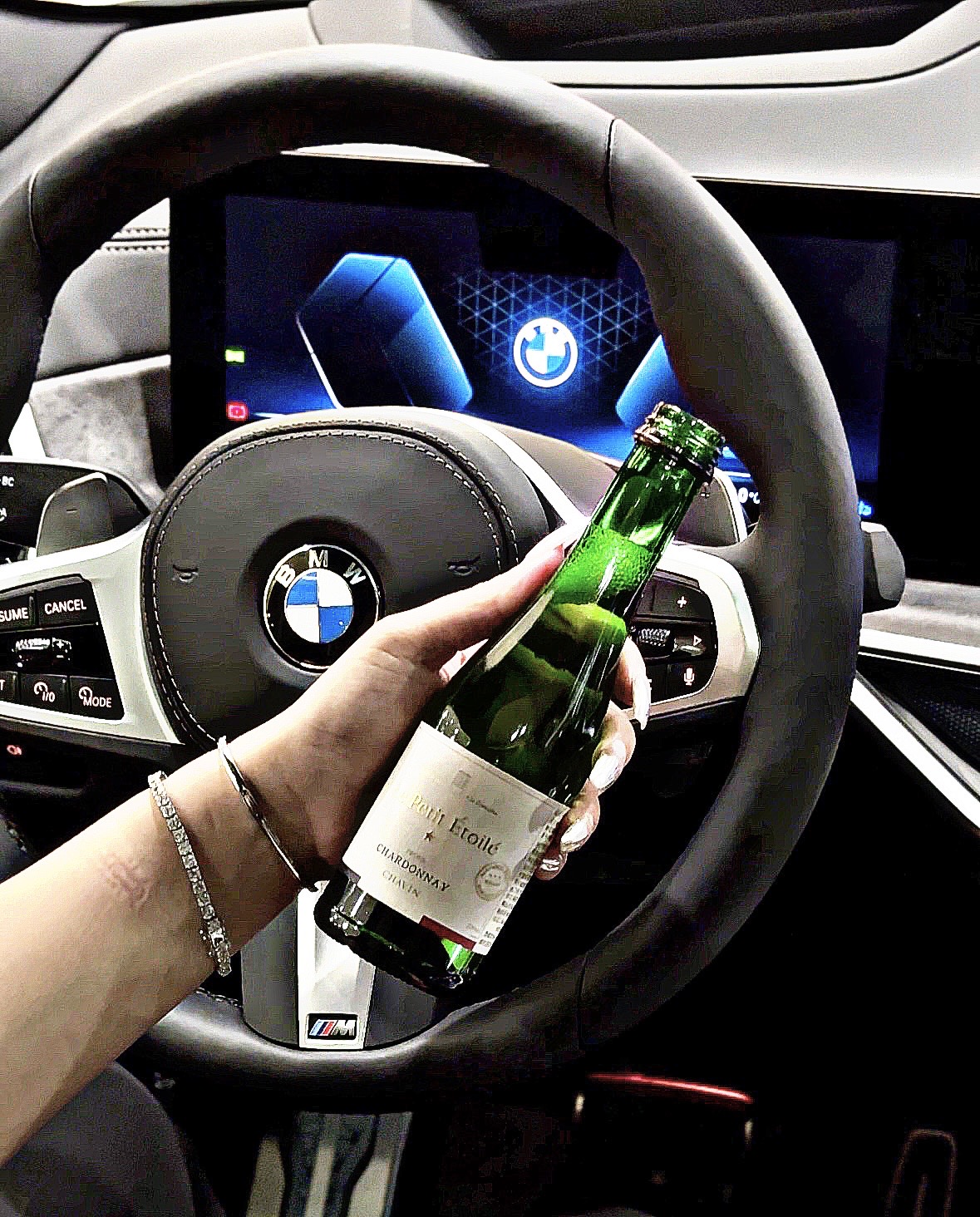台北汎德BMW i5純電豪華房車試駕會 Vogue Select星晨酒藏席捲豪車生活圈