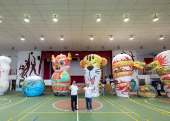 平溪天燈節熱鬧登場     天燈寓意「臺灣、世界、龍、虎」