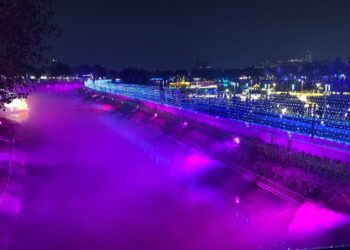 滯洪池打造「夢幻雲河」台中燈會佳評如潮