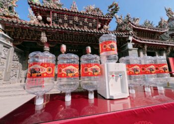 零食大廠攜手北港武德宮 跨界打造全台最大發財水