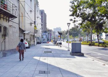 鳳山-南京路人行道改善-五甲社區步行更安全