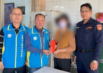 湖內警傳遞愛與關懷-助弱勢家庭安心過好年