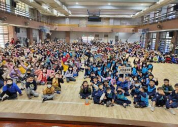 春節將至！文二警前進校園溫馨宣導防詐、反毒