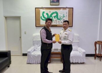 高雄市雄輝工程有限公司委請高雄市軍人服務站慰問海軍海虎潛鑑落海官兵家屬