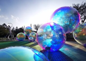 炫彩巨型泡泡球超放閃-無人機夜光秀點亮夜空-春節限定龍年天之驕子及未滿六歲幼童入園免費