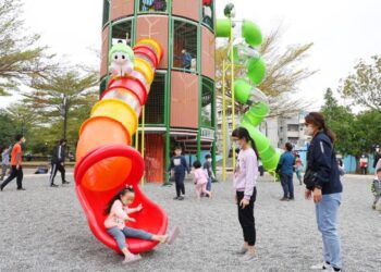 台南歸仁區運動公園特色遊具場完工啟用-8米攀網高塔好玩