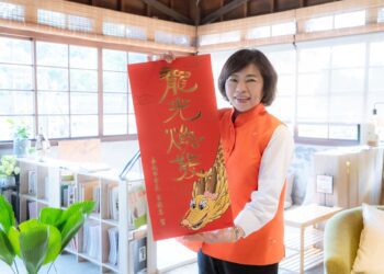 嘉義「龍光煥發」春聯-黃敏惠市長大年初一贈限量開運小紅包