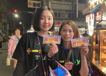 紅髮艾德開唱！演唱會經濟搭上黃色小鴨熱潮-高雄商圈夜市人潮從晚餐時段客滿至深夜