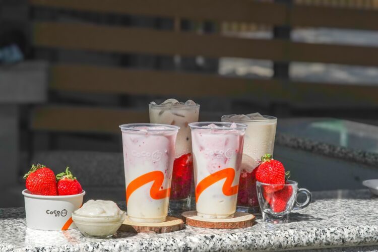 咀嚼系手搖第一品牌又出招!CoCo都可新品「草莓蒸大福」以濃濃奶香搭配酸甜果粒太幸福啦! 咀嚼系手搖第一品牌又出招!coco都可新品「草莓蒸大福」以濃濃奶香搭配酸甜果粒太幸福啦!