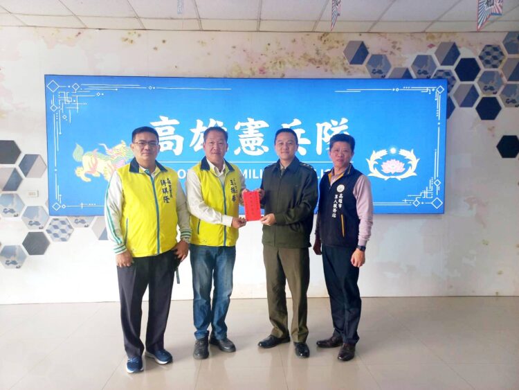 高雄市軍人服務站顧問王振華慰問高雄憲兵隊官兵