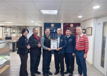 高雄市軍人服務站代表「社團法人高雄國際鋼鐵經營協會」慰問潛艦落海官兵家屬